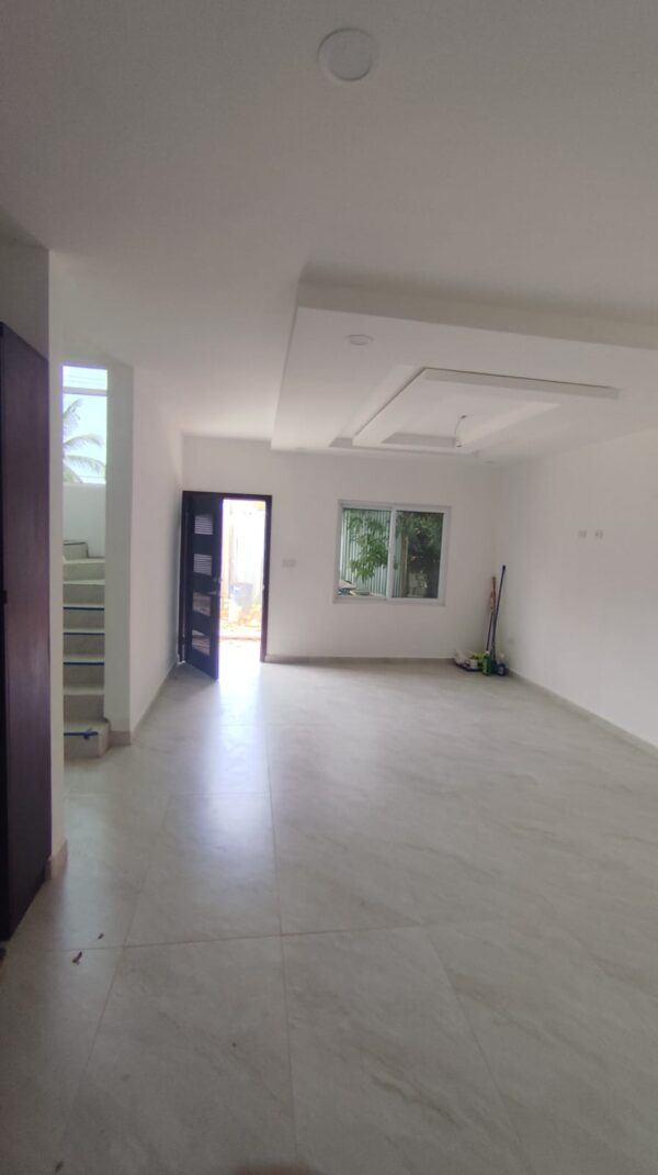 VENTA de CASA de 2 Niveles en Río Mar, Puerto Cortés - Image 3