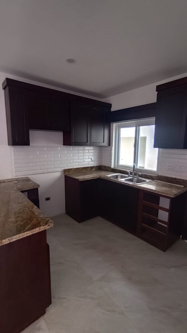 VENTA de CASA de 2 Niveles en Río Mar, Puerto Cortés - Image 6