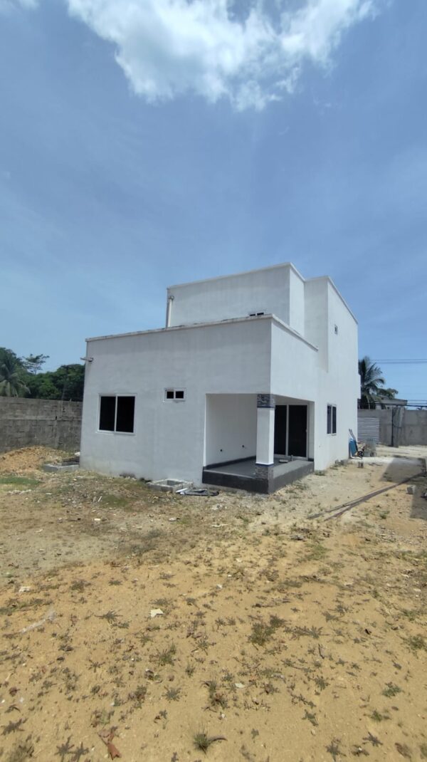 VENTA de CASA de 2 Niveles en Río Mar, Puerto Cortés - Image 2