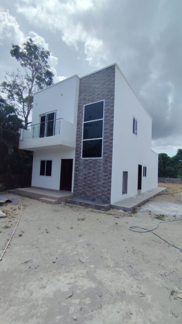 VENTA de CASA de 2 Niveles en Río Mar, Puerto Cortés